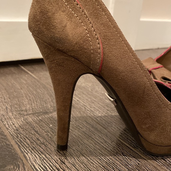 6 1/2 NWOT suède shoes - Picture 2 of 6